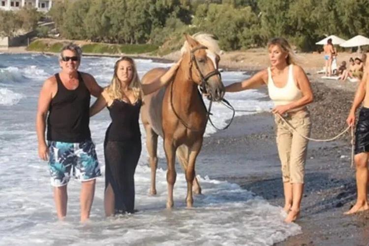 Ahu Tuğbanın kızı Anjelik Calvin kimdir Anjelik Calvin kaç yaşında, nerede yaşıyor