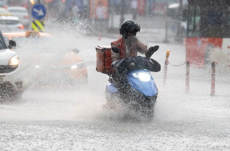 Meteoroloji son dakika uyardı İstanbul dahil birçok ilde günlerce yağacak