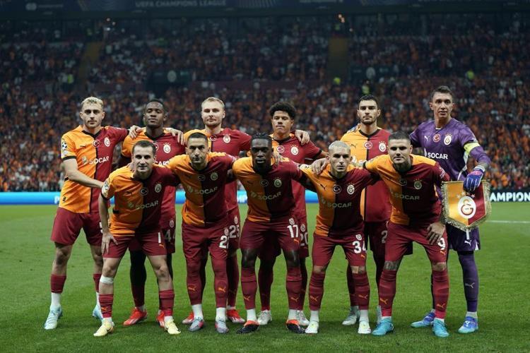Osimhen yetmedi Dursun Özbekten şimdi de orta saha ve defans transferi bombası