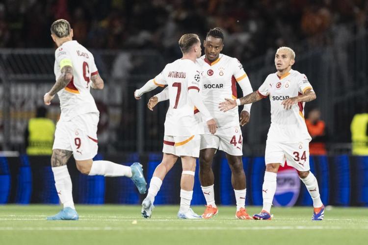 Osimhen yetmedi Dursun Özbekten şimdi de orta saha ve defans transferi bombası
