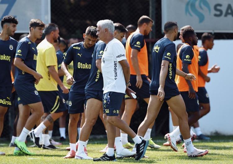 10 dakika oynadı, Mourinho kapıyı göstedi Cengiz Ünder, Ryan Kent yerine yeni transfer ayrılıyor