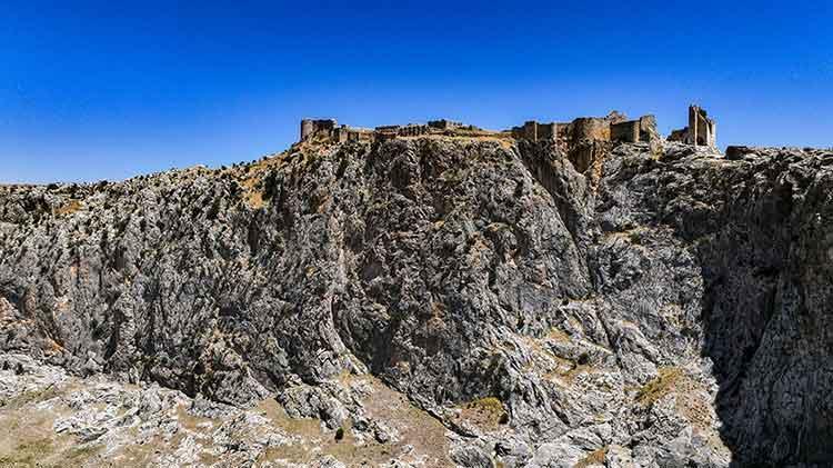 Anavarza Antik Kentinde çalışmalar hızlandı, kazılar 9 farklı nokta daha başlatılacak