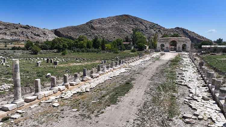 Anavarza Antik Kentinde çalışmalar hızlandı, kazılar 9 farklı nokta daha başlatılacak