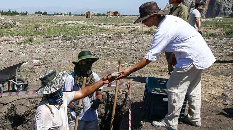Anavarza Antik Kentinde çalışmalar hızlandı, kazılar 9 farklı nokta daha başlatılacak