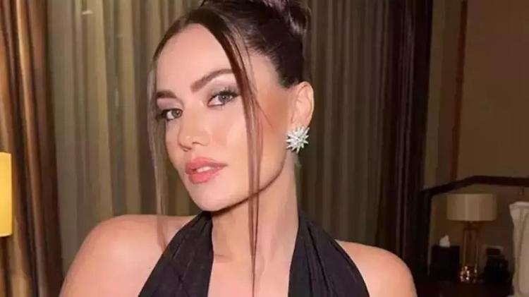 Fahriye Evcen tatili bitiremedi Cesur pozlarına devam ediyor