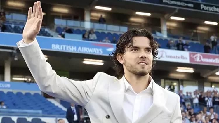 Manchester Unitedın da Ferdi ile ilgilendiği biliniyordu. Ancak oyuncuyu Brighton aldı. Unitedın bu transferi neden gerçekleştiremediği hakkında bir bilgin var mı