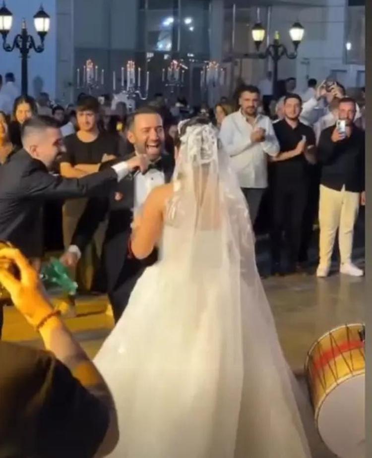Kuzgunun yıldızı Ferit Kaya evlendi Barış Arduç düğünde halay çekti