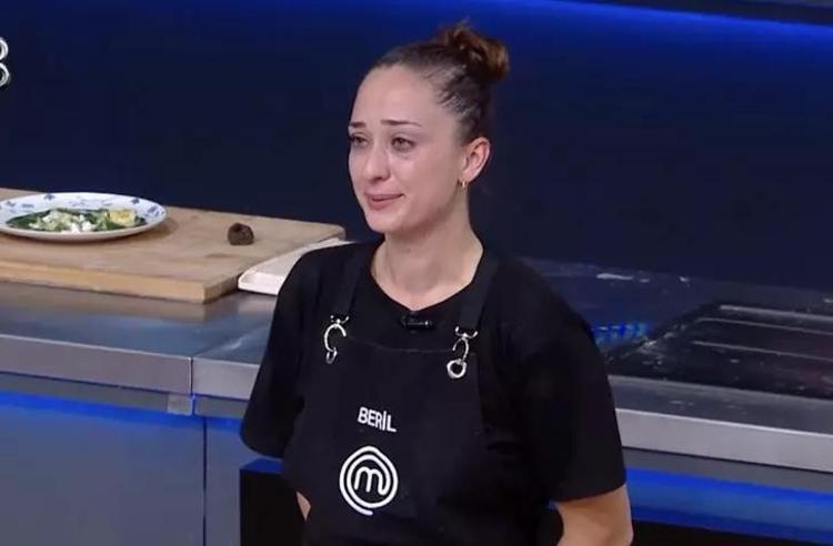 MasterChefte elenen Beril sosyal medyada gündem oldu Ağlayarak gitti