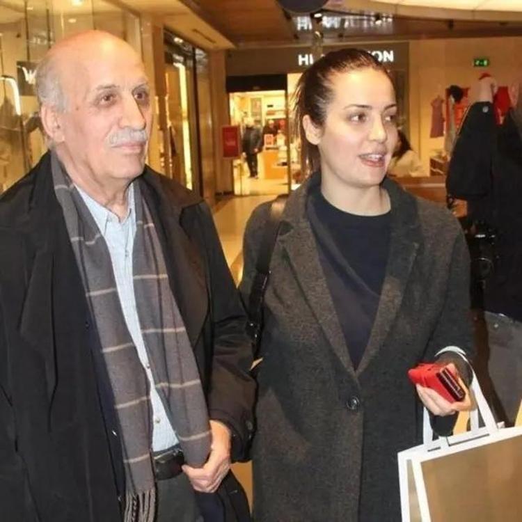 İrem Sakın acı günü Hastaneye kaldırılan babası hayatını kaybetti