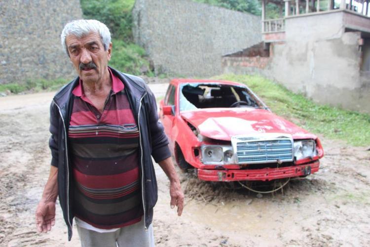 Trabzonda yaşanan sel ve heyelandan torunları ile birlikte mağaraya sığınarak kurtuldu