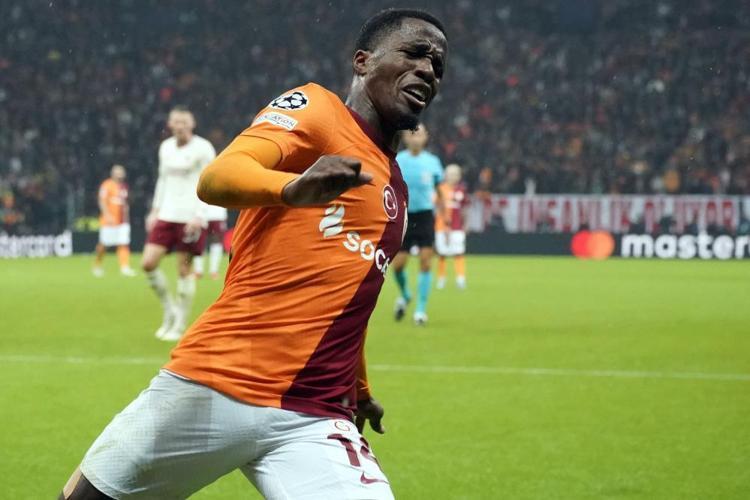 Wilfried Zaha Galatasaraydan ayrıldığına bin pişman Lyon kapının önüne koyacak
