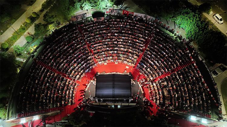 Adanada festival heyecanı... Altın Kozada ödüller sahiplerini buluyor