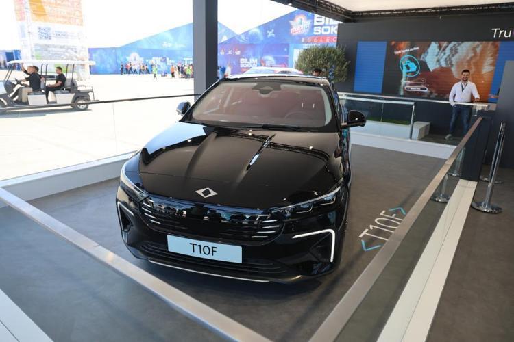TOGGun Sedan modeli T10F TEKNOFESTte ilk kez görücüye çıktı Sürücülerden tam not aldı
