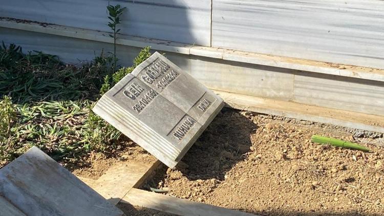 Cem Garipoğlu’nun mezarında kemik ve kafatası detayı Poşeti görünce açıkladı: derin şüphe ve kuşku uyandırıyor