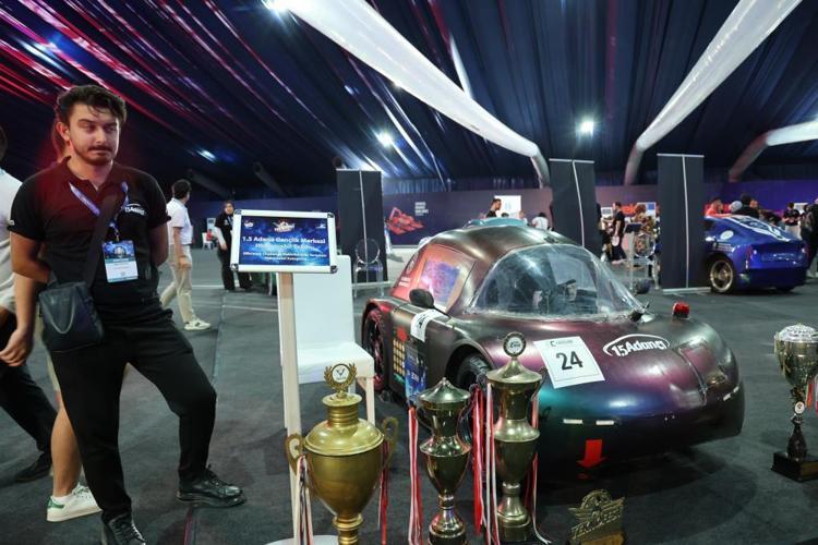 TEKNOFESTin 1,5 Adanası kendi evinde yarıştı: Burada bilim şenliği havası var Bir kere burayı gören büyüsüne kapılıyor