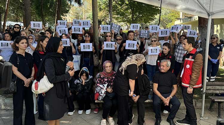 Tekirdağda cinsel istismara uğrayan sıla bebeğe gözyaşlarıyla veda Cenazede yürek yakan detay