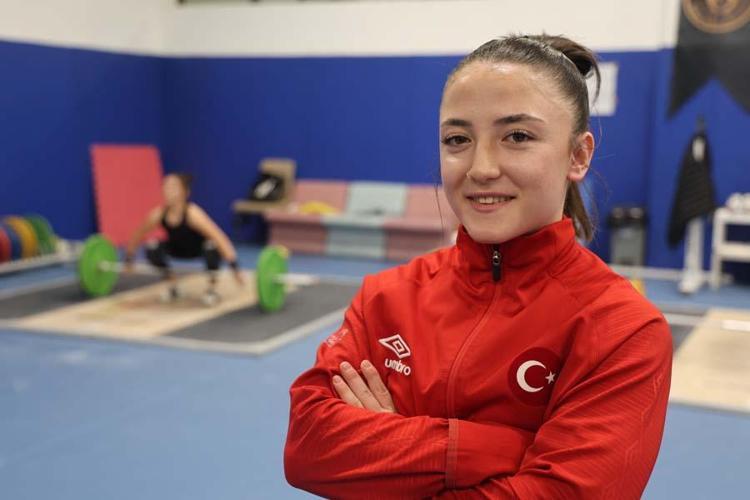 Türkiye üçüncüsü oldum, daha sonra o madalya bana çok tatlı geldi