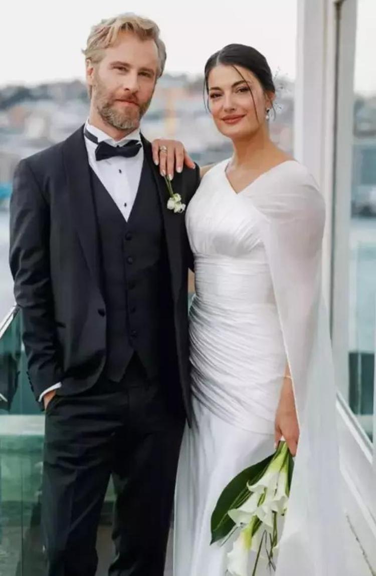 Yabancı Damat dizisinin Nikosu Özgür Çevik ve Hatice Kartoğlu evlendi