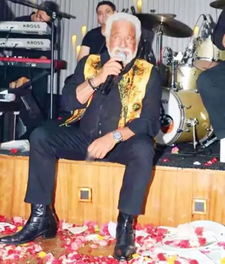 Ünlü sanatçı Fedon Metin Arolatı andı: Sahnede ölmek istiyorum