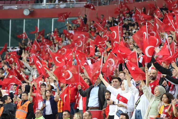 Türkiye Karadağ maçında 3 puan tek golle geldi