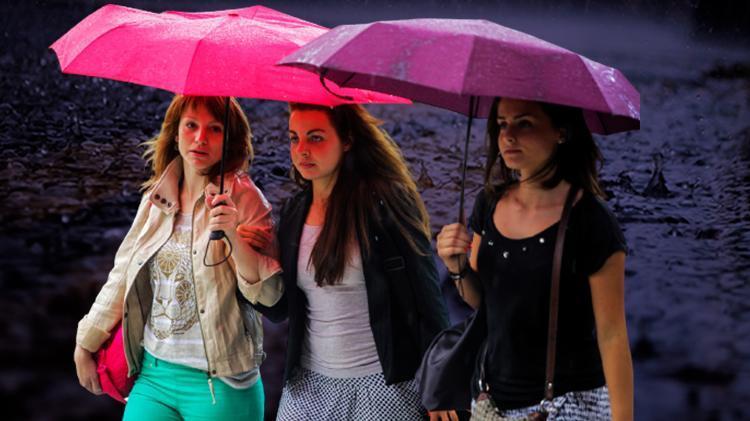 Meteorolojiden kritik uyarı Yurdun tamamında sağanak alarmı verildi Adanada sağanak sele neden oldu: Cadde ve sokakla göle döndü