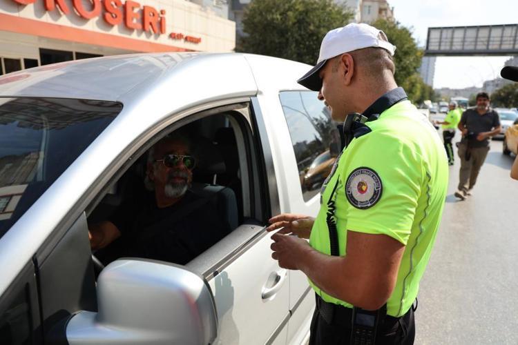 Adanada trafik uygulaması: Yayaya yol vermedi ceza yedi Sürücüden pes dedirten savunma
