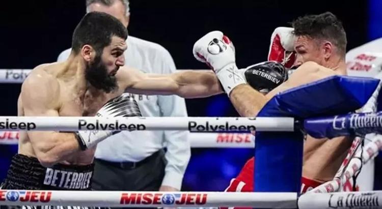 Tartışmasız şampiyon belli oldu Boks finalinde 25 yıl sonra bir ilk