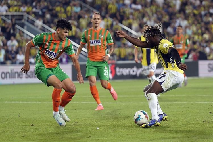 Samsunspor maçı öncesi Fenerbahçede alarm Mourinho 2 yeni transferi birden kesti