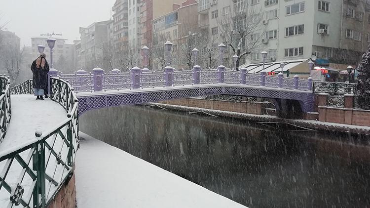 Kar yağışı başladı Bu kış çok sert geçecek, İstanbulu kar örtüsü kaplayacak, işte lapa lapa karın yağacağı tarih...