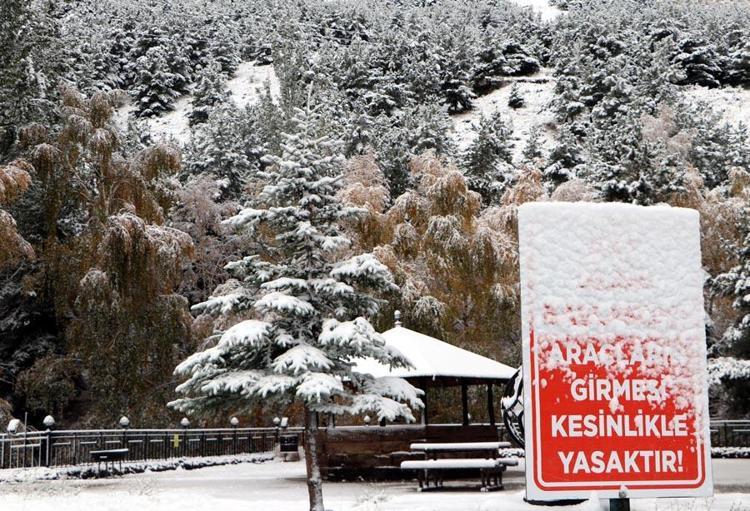 Erzurumda kar yağışı; yüksek kesimler beyaza büründü