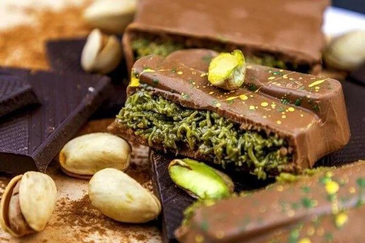 Dubai çikolatası çılgınlığı bitmiyor, uğruna metrelerce kuyruğa giriliyor Uzman isim uyardı: Faydasından çok zararı var