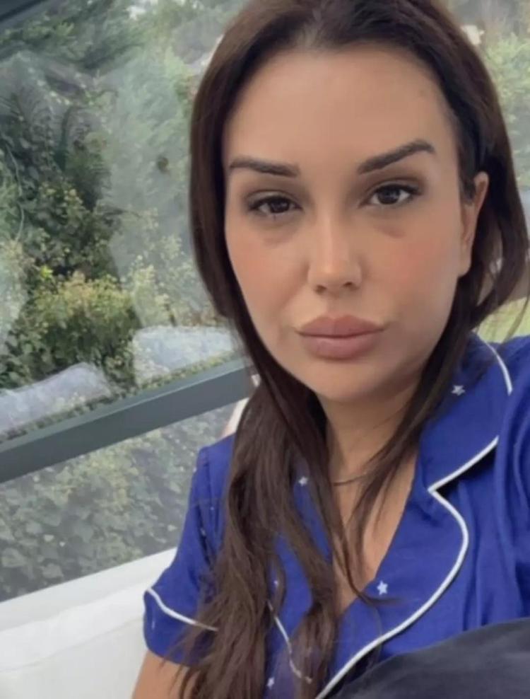 Dilan Polat tahliye partisi verdi kardeşi Sıla Doğuyu dudağından öptü