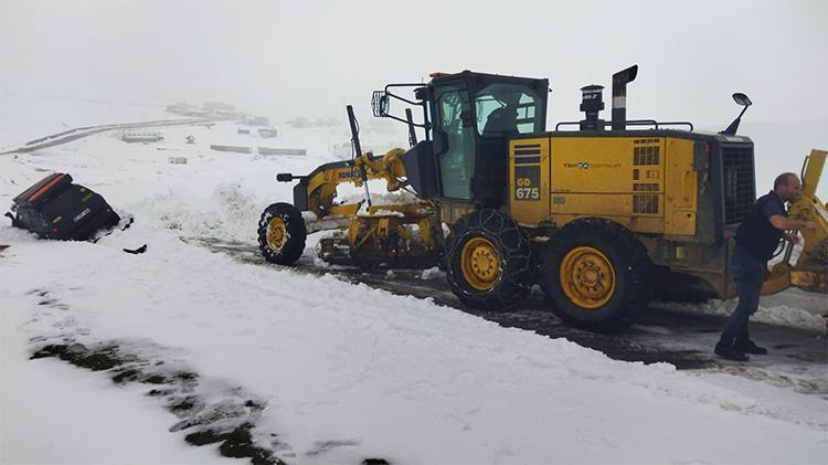 Lapa lapa kar erken bastırdı: İstanbulun yanı başına kadar dayandı Meteorolojiden son dakika uyarısı geldi