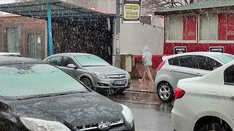 HER YER BEYAZA BÜRÜNDÜ