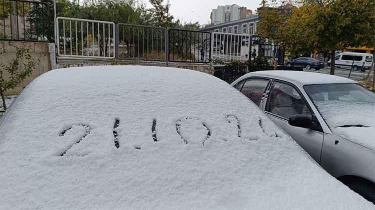 Lapa lapa kar erken bastırdı: İstanbulun yanı başına kadar dayandı Meteorolojiden son dakika uyarısı geldi