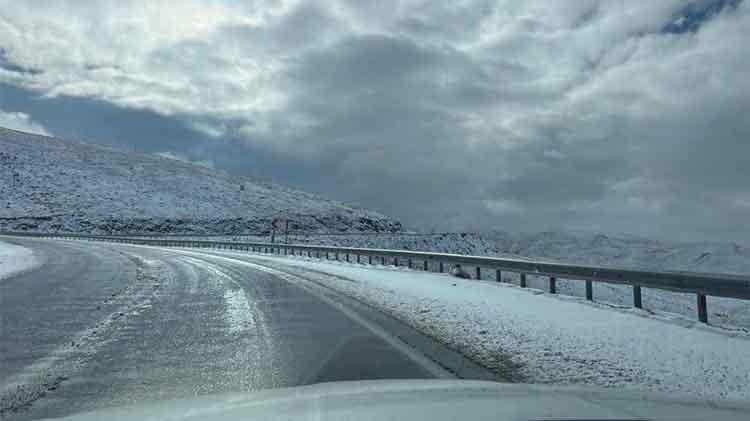 Lapa lapa kar erken bastırdı: İstanbulun yanı başına kadar dayandı Meteorolojiden son dakika uyarısı geldi