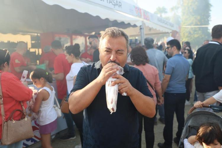 Adana’da 4 günde 500 bin şiş et ve 400 bin şişe şalgam suyu tüketildi