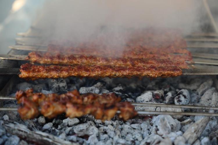 Adana’da 4 günde 500 bin şiş et ve 400 bin şişe şalgam suyu tüketildi