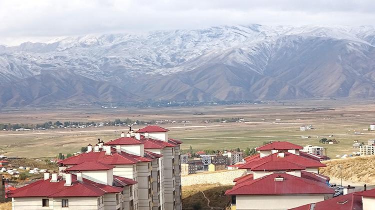 Kar yağışı ülkenin geneline yayılıyor Şehir merkezlerinde lapa lapa kar yağıyor
