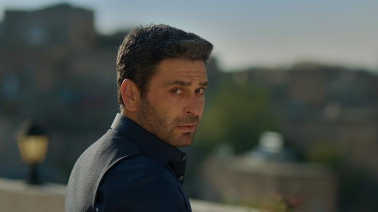 Ozan Akbaba Uzak Şehiri anlattı: Çatışmaları yüksek bir toprak hikayesi