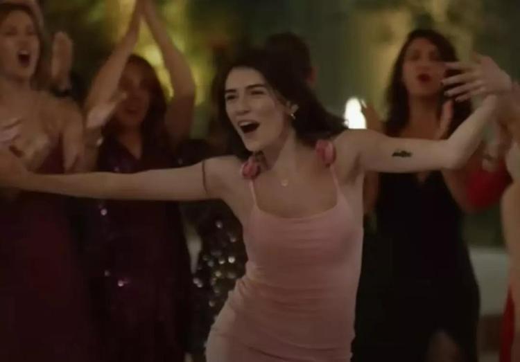 İnci Taneleri Dilberden yeni dans Sosyal medyaya damga vurdu