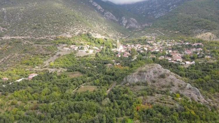 KABUĞU SOYULAN MEYVELER KURUTULUYOR