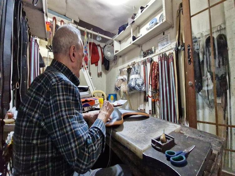 Diyarbakır 80 yıldır aynı mesleği yapan ustayı konuşuyor