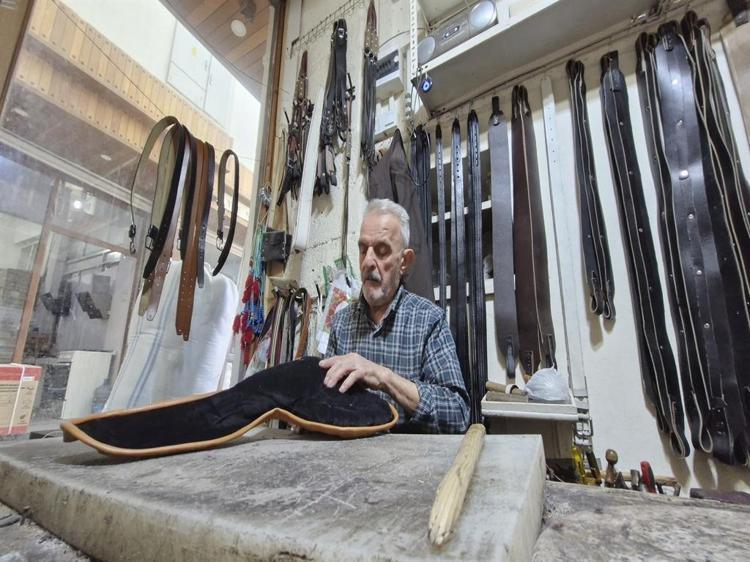 Diyarbakır 80 yıldır aynı mesleği yapan ustayı konuşuyor