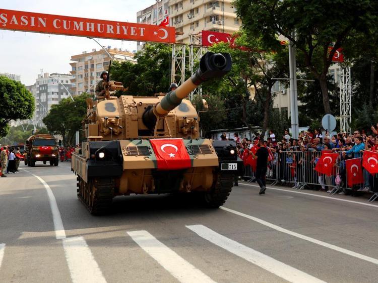 Adanada Cumhuriyet Bayramı kutlamaları: 101. yıl coşkuyla karşılandı