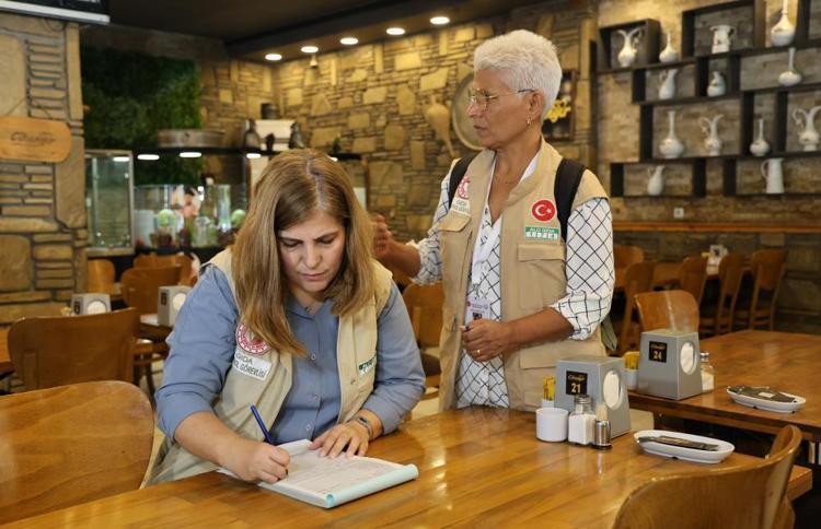 Adanada gıda denetimleri devam ediyor: Her şikayet dikkate alınıyor, uygunsuz koşullara ceza kesiliyor