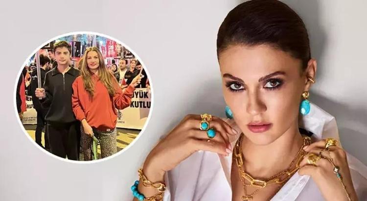 Burcu Özberkin bayram kombini Kutlamalara katıldı