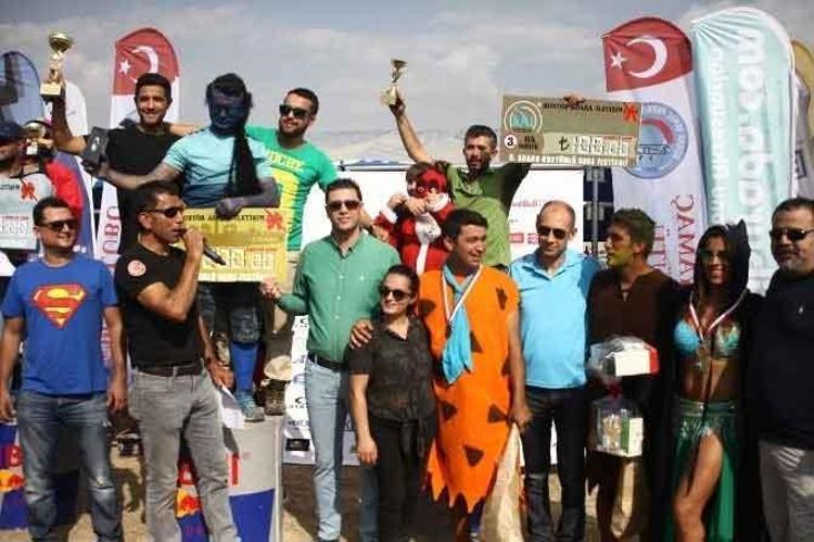 CADI SÜPÜRGESİYLE UÇAN NASREDDİN HOCA, VİKİNG SAVAŞÇISI, SÜPERMAN…