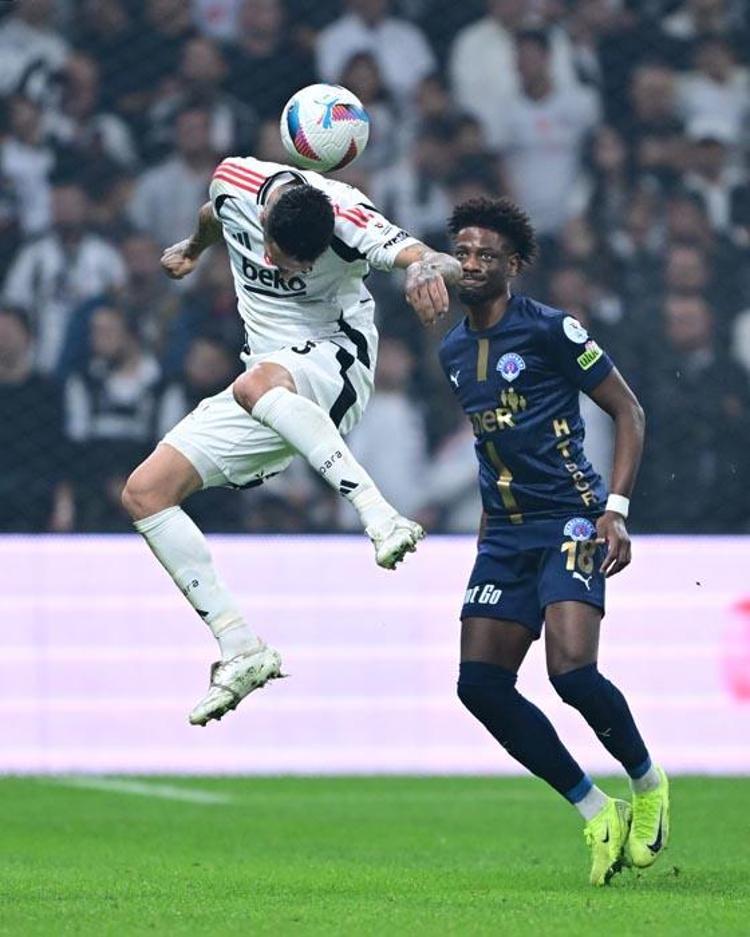 Beşiktaş Kasımpaşa maçında 4 gol 1 kırmızı kart Kartal başladı Paşa bitirdi