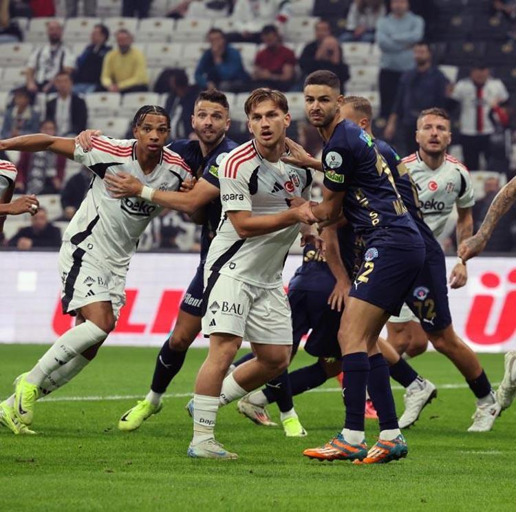 Beşiktaş Kasımpaşa maçında 4 gol 1 kırmızı kart Kartal başladı Paşa bitirdi